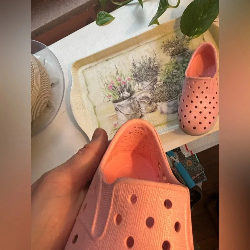 Cat and Jack Water shoes 9